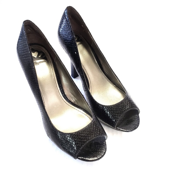 8.5 Fergalicious Faux Snake Vegan Patent Heel - Picture 4 of 8